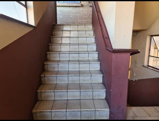 2 BEDROOM APARTMENT FOR SALE IN VEREENIGING CENTRAL